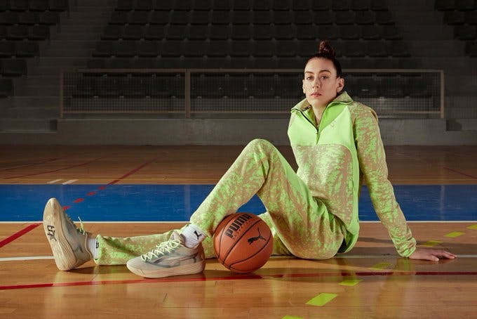 Breanna Stewart in her new Stewie 2 Earth shoe on a basketball court